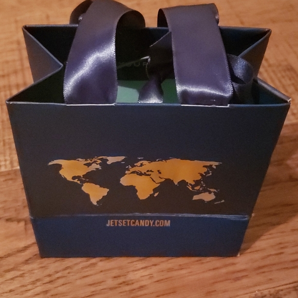 Jet Set Candy gift box - Picture 3 of 9